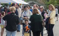 La alcaldesa de Pozuelo junto a otros miembros de la corporación en la celebración del Día del niño (Se abre en ventana nueva)