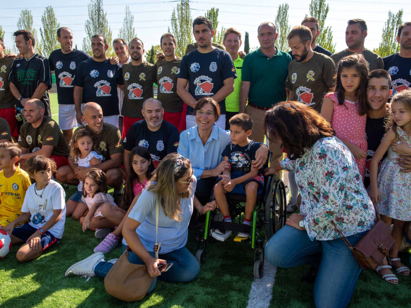 Partido de fútbol solidario 1